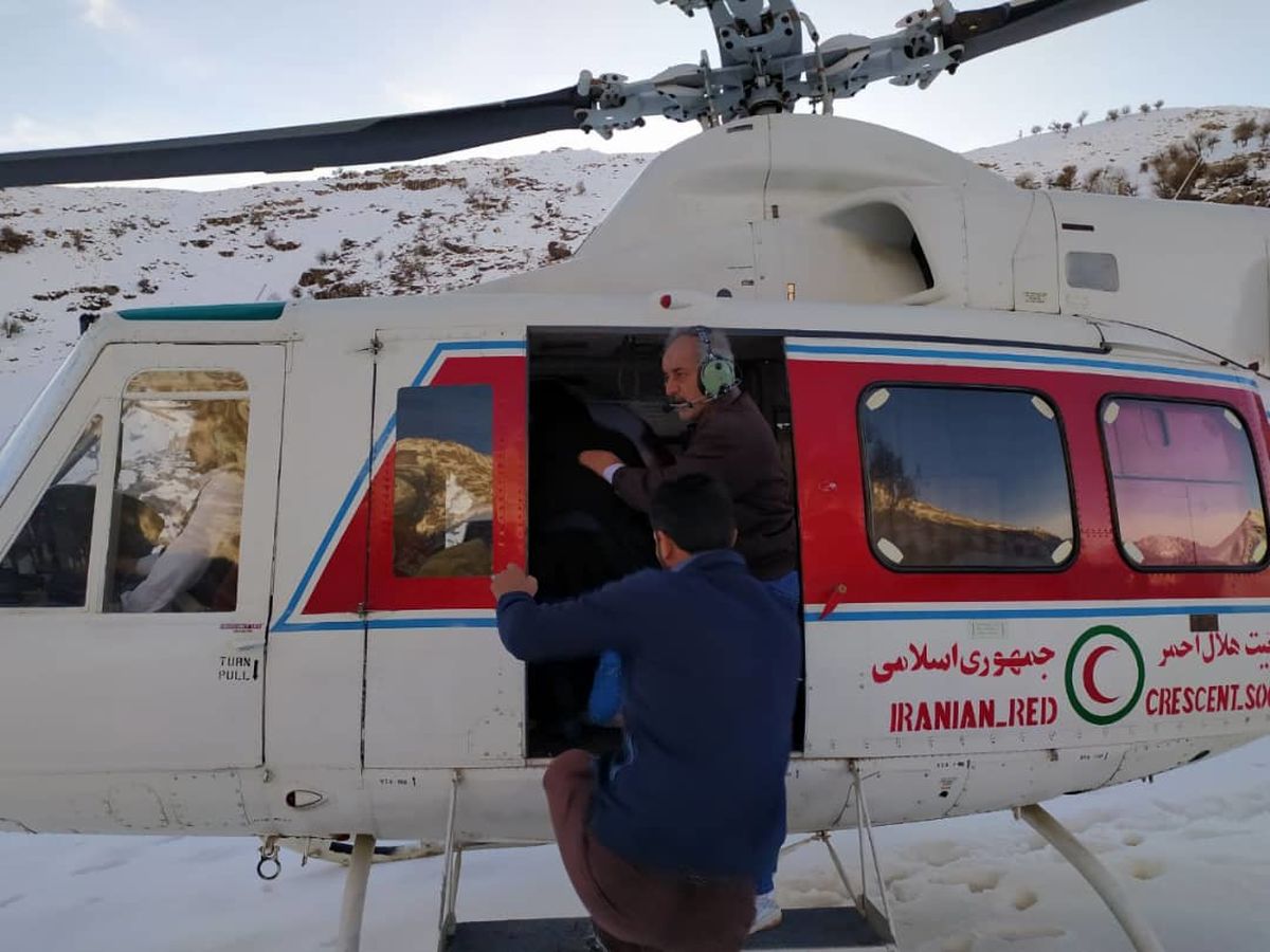 نجات عشایر گرفتار در برف منطقه دهدز توسط هلال احمر خوزستان