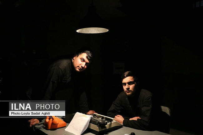 دموکراسی سفارشی 