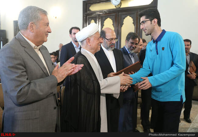 دیدار استادان و دانشجویان نخبه علم رباتیک دانشگاه آزاد اسلامی با آیت‌الله هاشمی رفسنجانی