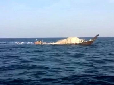 نجات لنج عمانی توسط نیروی دریایی ارتش