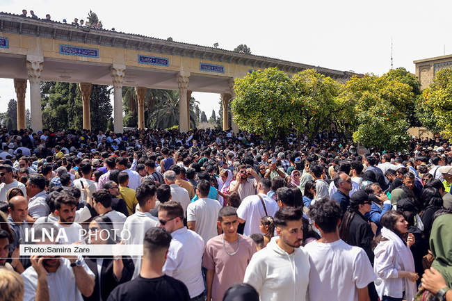 تحویل سال نو در آرامگاه حافظ