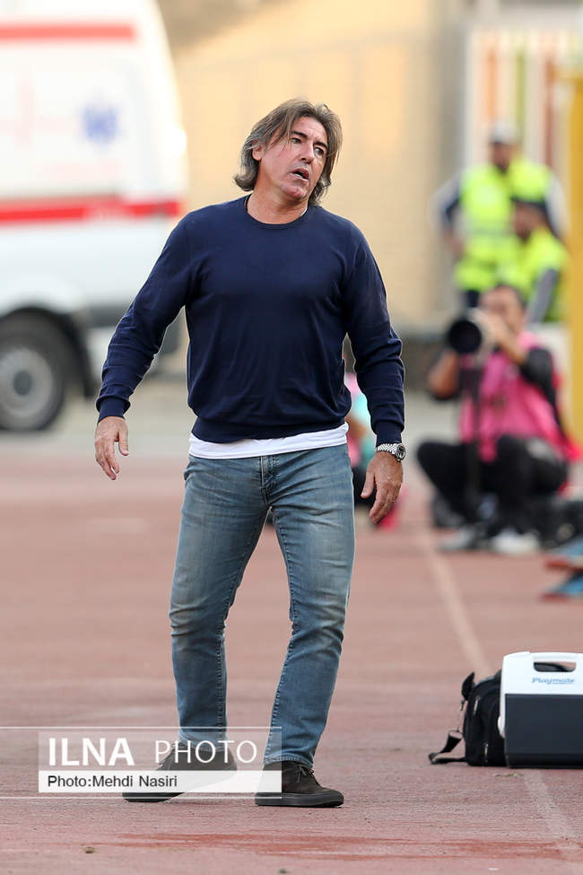 دیدار تیمهای فوتبال استقلال تهران و هوادار