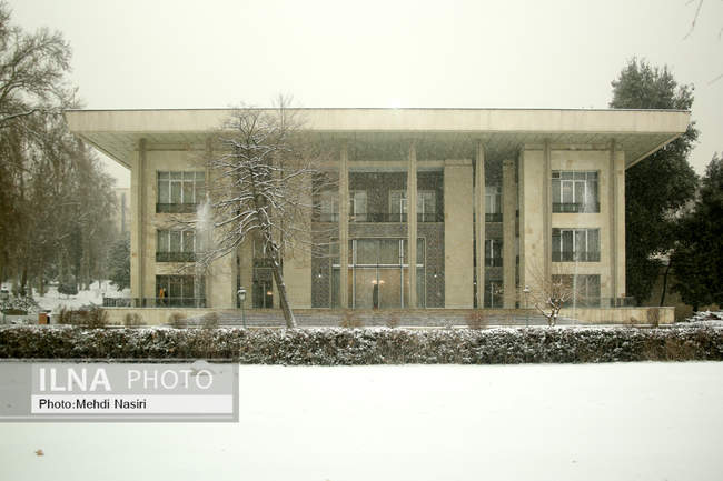 مجموعه فرهنگی-تاریخی نیاوران در یک روز برفی