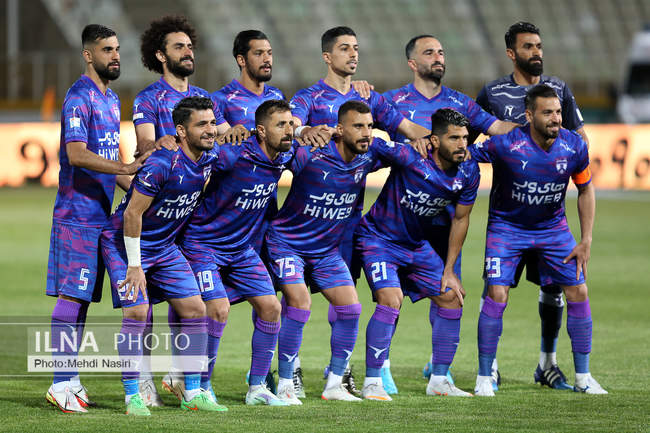 دیدار تیمهای فوتبال پرسپولیس تهران و هوادار