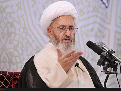 با کارهای غیرعقلایی نمی‌توانیم از مشکلات موجود کشور بکاهیم/زنان با فعالیت در منزل و تربیت فرزندان در آینده کشور مثمرثمر باشند