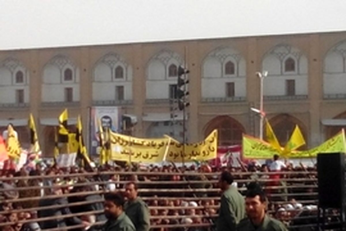 مردم اصفهان از روحانی حل مشکل آب، بیکاری و تامین معیشت را طلب می‌کنند