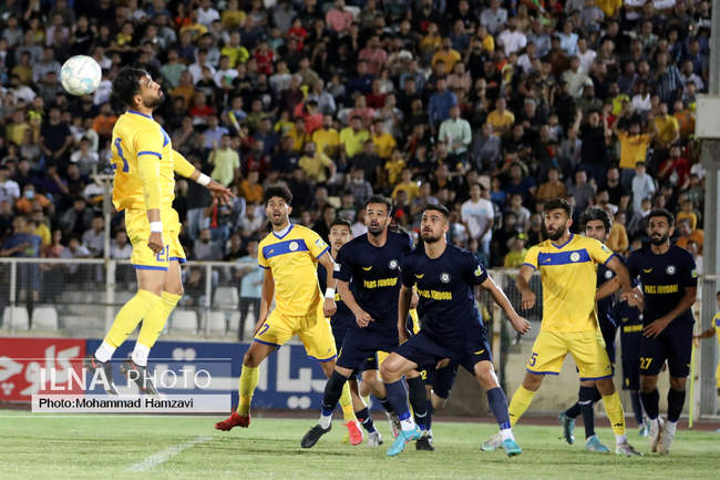 دیدار تیم های فوتبال فجرشهیدسپاسی شیراز وپارس جنوبی جم