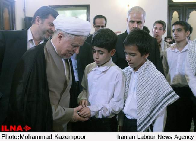 افطار نونهالان با آیت الله هاشمی رفسنجانی