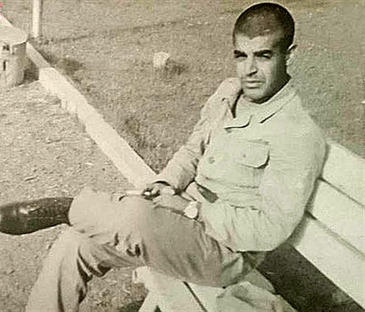 عکس حمید لولایی در لباس سربازی