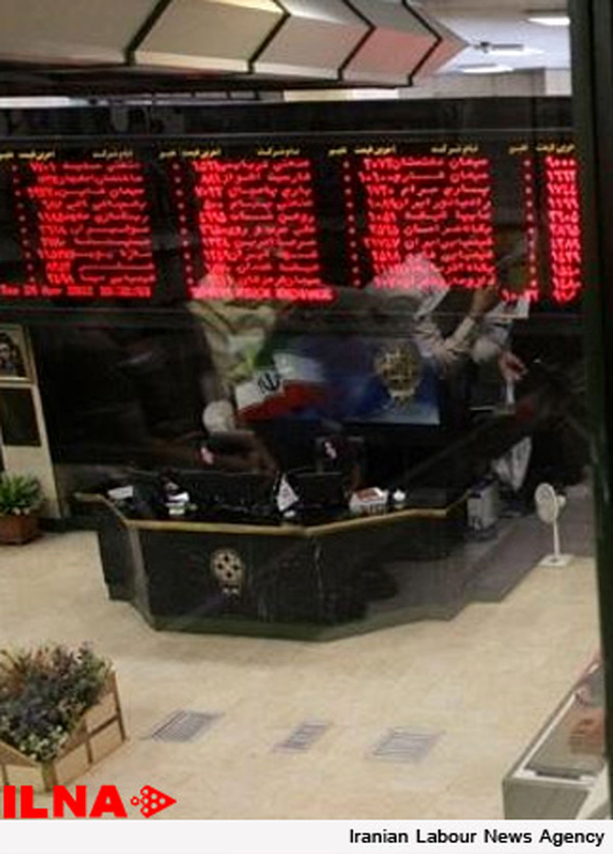 موج سواری در بورس را بیاموزید / حقوقی‌ها اشتباه کردند!