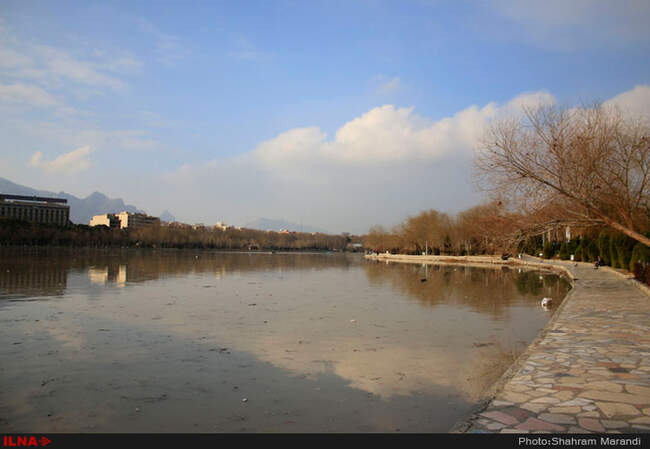 جاری شدن آب در رودخانه زاینده رود اصفهان