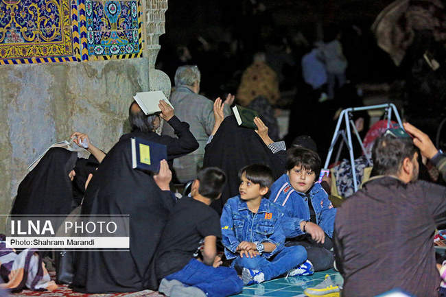 احیای شب بیست و یکم ماه رمضان در گلستان شهدا‎ اصفهان