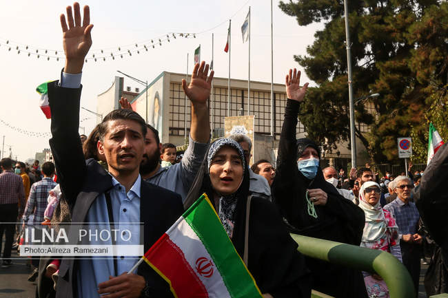 راهپیمایی مردم تهران در محکومیت حمله تروریستی به حرم مطهر احمدبن موس