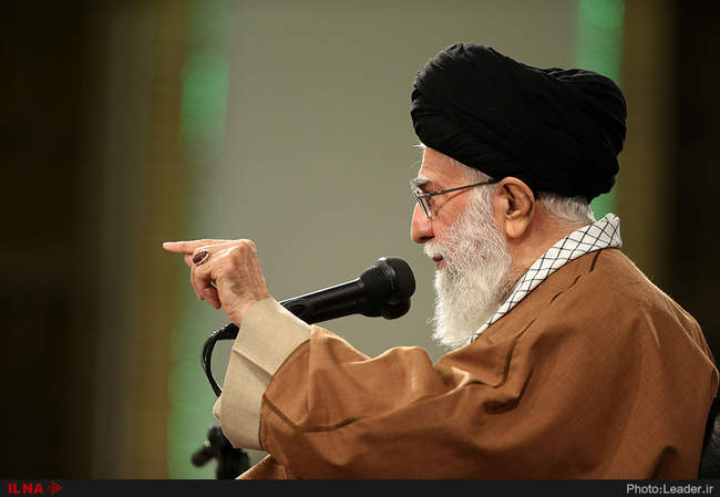 رهبر انقلاب اسلامی در دیدار مسئولان نظام و مهمانان کنفرانس وحدت و سف�