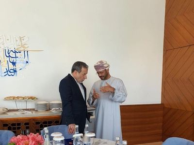 دیدار خصوصی عراقچی با وزیر امور خارجه عمان 