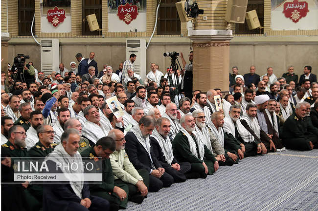 دیدار پیشکسوتان و فعالان دفاع مقدس و مقاومت با حضرت آیت‌الله خامنه‌