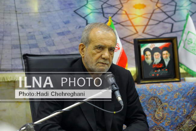 دیدار رئیس‌جمهور با علما و مراجع عظام در سفر به قم