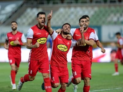 هوادار یک - پرسپولیس 3 / حفظ صدرنشینی با درخشش لوکادیا و صادقی