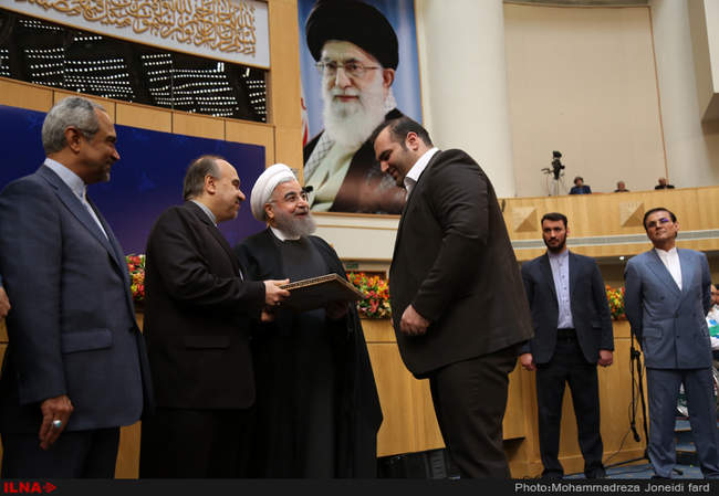 مراسم تجلیل از قهرمانان و نشان‌آواران المپیک و پارالمپیک