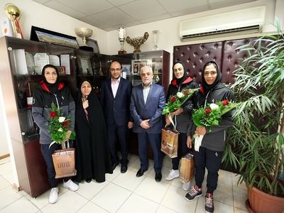 دلجویی مدیر رادیو ورزش از خواهران منصوریان