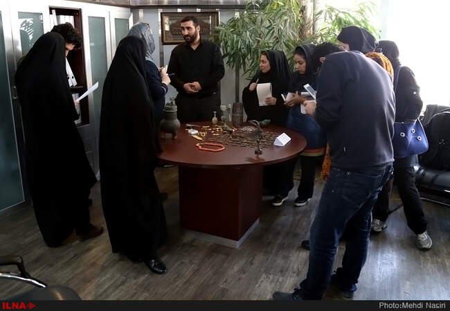 اشیاء تاریخی ارزشمند کشف شده از قاچاقچیان در تهران