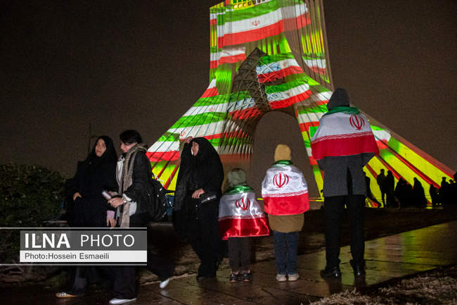 نور افشانی در شب سالگرد انقلاب