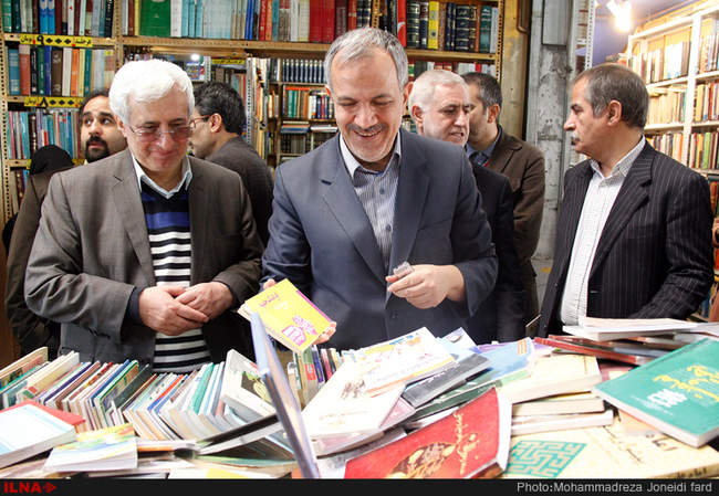 کتاب‌گردی وزیر فرهنگ و ارشاد اسلامی 