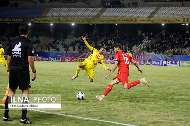دیدار تیم فجرشهیدسپاسی شیراز و فولاد خوزستان
