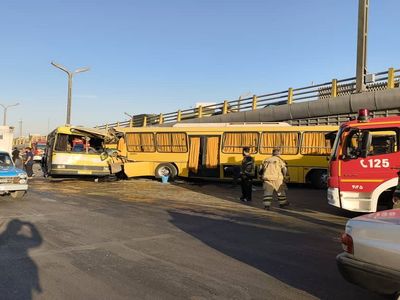 بازهم حادثه مینی‌بوس کارگران/ ۱۶ کارگر زن ومرد مصدوم شدند