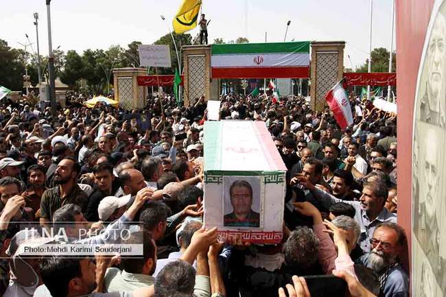 راهپیمایی خشم و نصر و تشییع شهدا در اصفهان