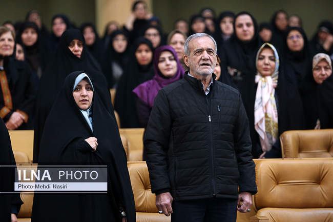 مراسم تجلیل از مقام زن با حضور رییس جمهور