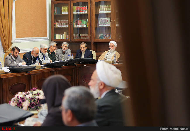 از رایزنی احمدی‌نژاد با دبیر شورای عالی امنیت ملی تا جای خالی روسای ۲ قوه در جلسه امروز مجمع تشخیص