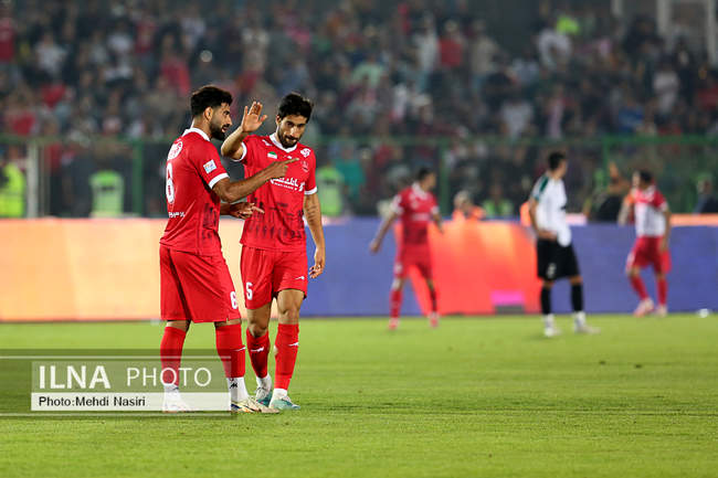 دیدار تیمهای فوتبال پرسپولیس تهران و ذوب آهن اصفهان
