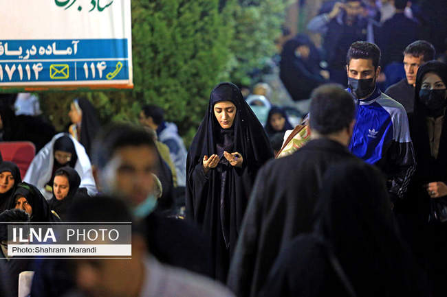 احیای شب بیست و یکم ماه رمضان در گلستان شهدا‎ اصفهان