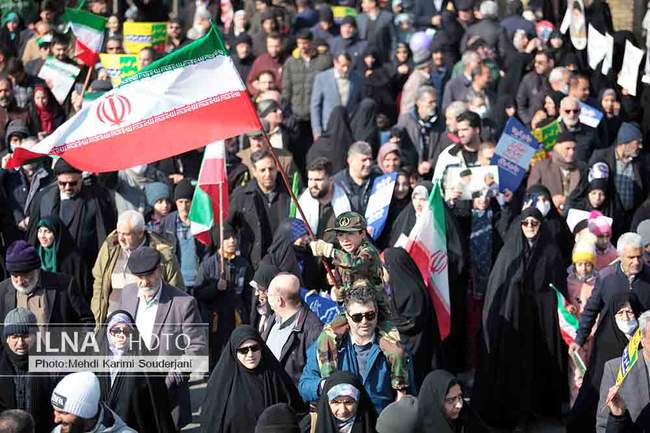 حضورحماسی مردم اصفهان در راهپیمایی ۲۲بهمن 