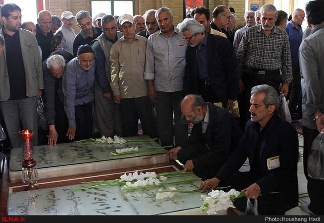 تجدید میثاق جمعی از کارگران با شهدای 7 تیر