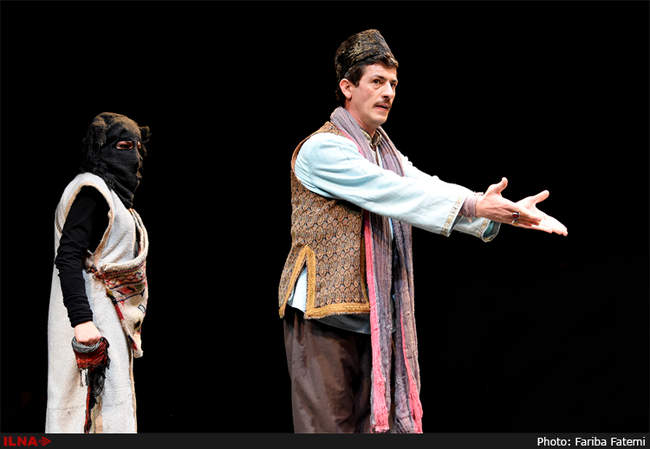نمایش بوقلمون در تهران به روی صحنه رفت