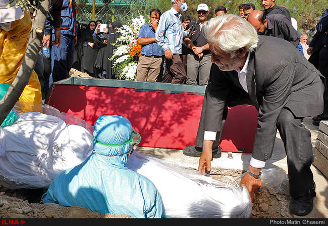 مراسم خاکسپاری جان باختگان فاجعه منا در قطعه 50 بهشت زهرا(س)