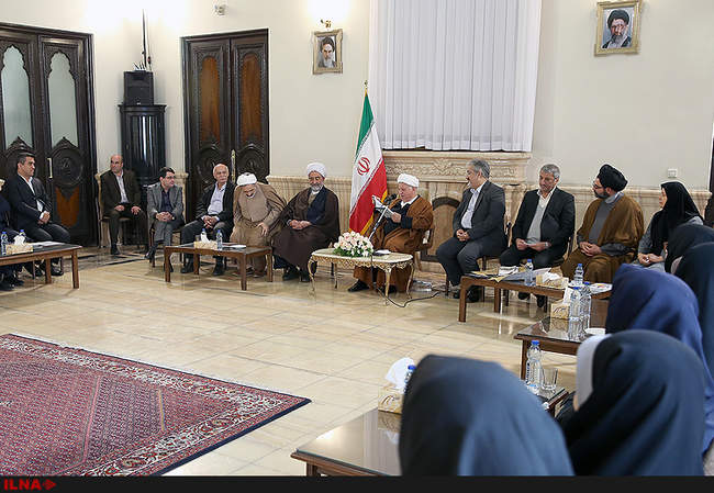دیدار جمعی از شرکت‌کنندگان در همایش صد و هفتادمین سال تأسیس دارالفن