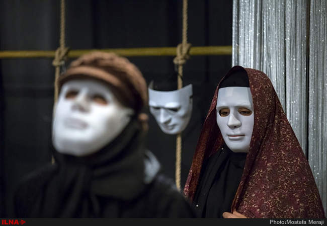 نمایش مسافران در قم به روی صحنه رفت