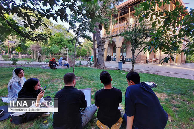 تور کُروکی در کاخ چهلستون به روایت تصویر