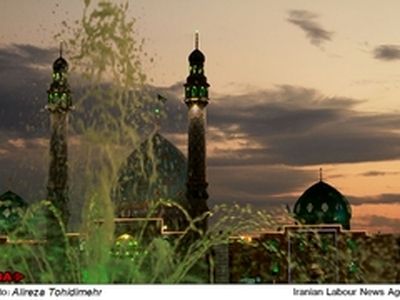 کارکنان مسجد جمکران، کمتر از حداقل دستمزد قانونی دریافت می‌کنند