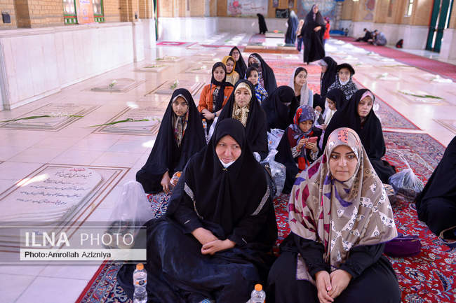 مراسم گلریزان و عطرافشانی مزار شهدای هفتم تیر با حضور دبیرکل خانه کا�