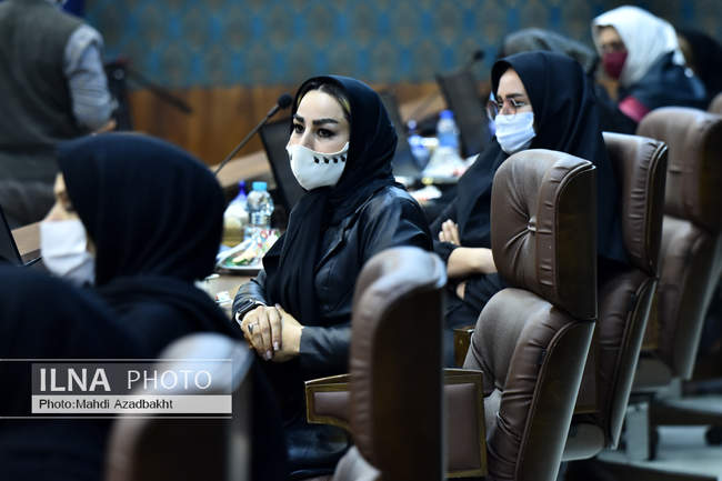 نشست وزیر میراث فرهنگی با زنان برتر کارآفرین در حوزه صنایع دستی