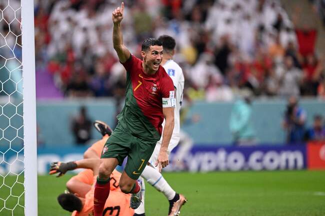 TOPSHOT-FBL-WC-2022-MATCH32-POR-URU (1)