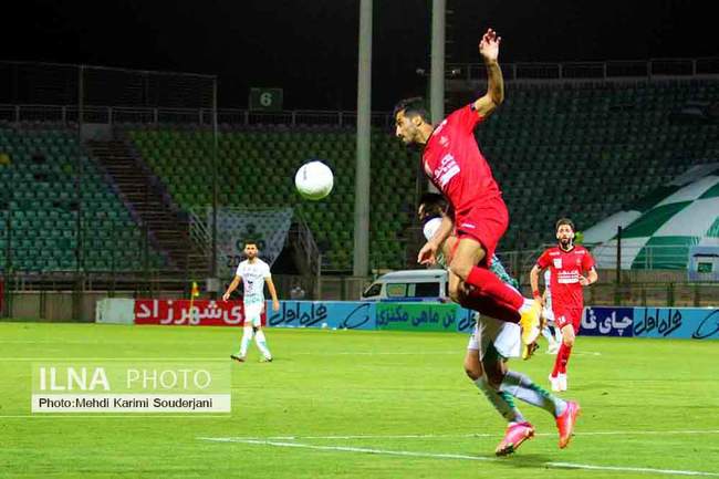 دیدار تیمهای فوتبال  پرسپولیس‌تهران و ذوب آهن اصفهان