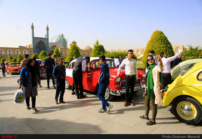 اولین رالی خودروهای کلاسیک در اصفهان