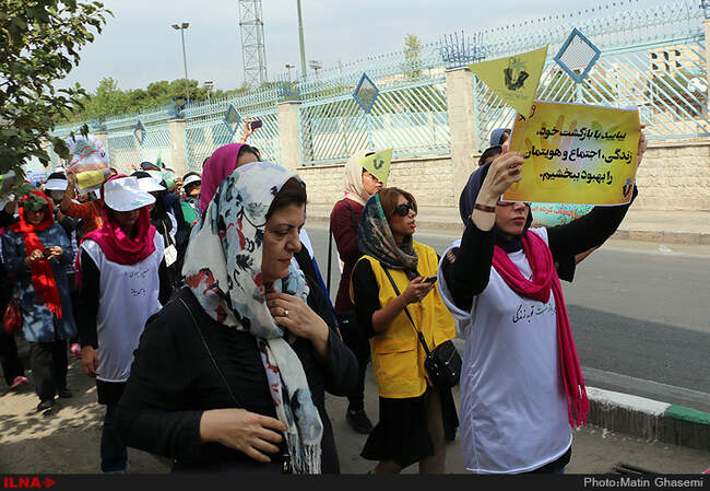 پیاده روی زنان بهبود یافته از اعتیاد