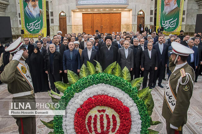 وزیر خارجه در حرم امام