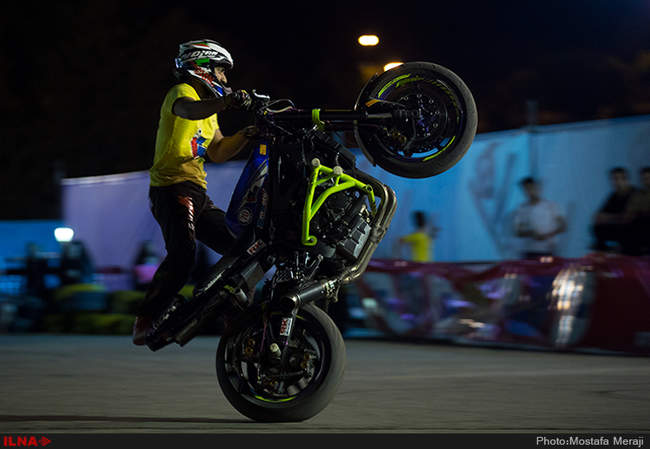 حرکات نمایشی انفرادی موتور ریس توسط سامان قنبرزاده قهرمان آسیا در پا